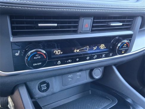 Used 2024 Nissan Rogue SV w/ SV Premium Package image 20