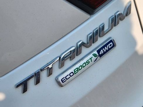 Certified 2019 Ford Escape Titanium AWD/4WD image 18