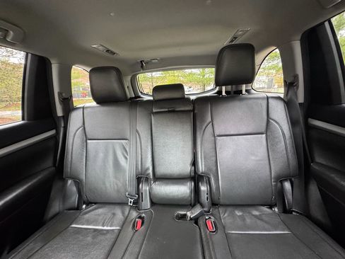 Used 2018 Toyota Highlander LE AWD/4WD image 14