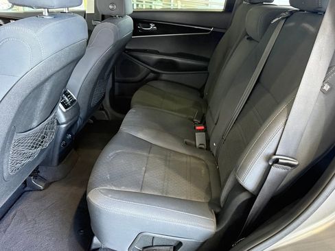 Used 2019 Kia Sorento FWD image 32