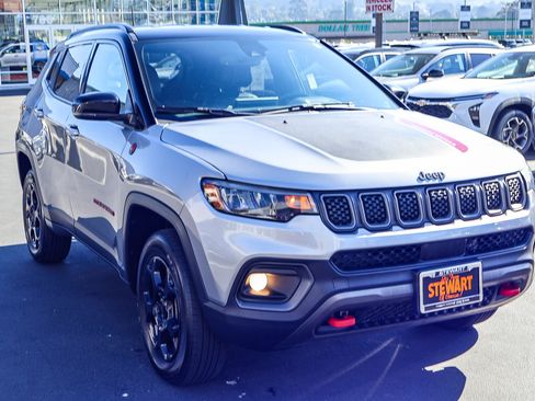 Used 2024 Jeep Compass Trailhawk image 20