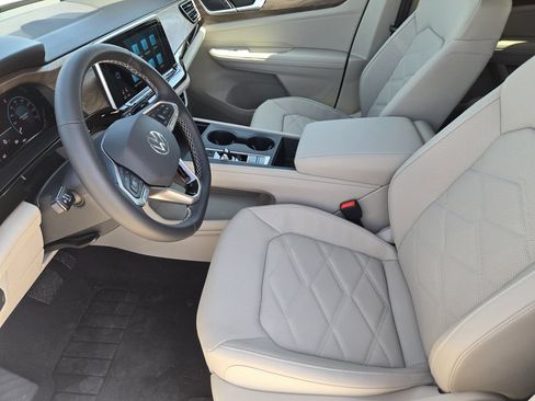New 2026 Volkswagen Atlas SE FWD image 8