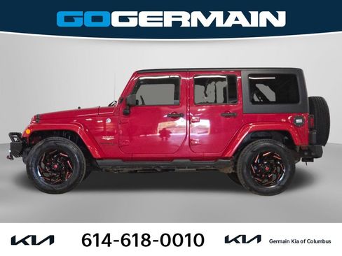 Used 2014 Jeep Wrangler Unlimited Sahara w/ Connectivity Group AWD/4WD image 12