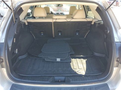 Used 2017 Subaru Outback 2.5i Premium image 10