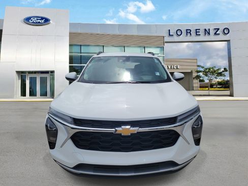 Used 2025 Chevrolet Trax LT w/ Driver Confidence Package FWD image 2