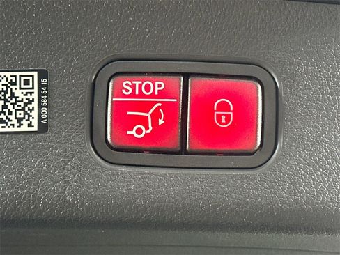 Certified 2025 Mercedes-Benz GLC 300 image 21