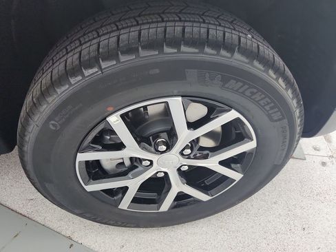 New 2025 Jeep Grand Cherokee L Limited image 35