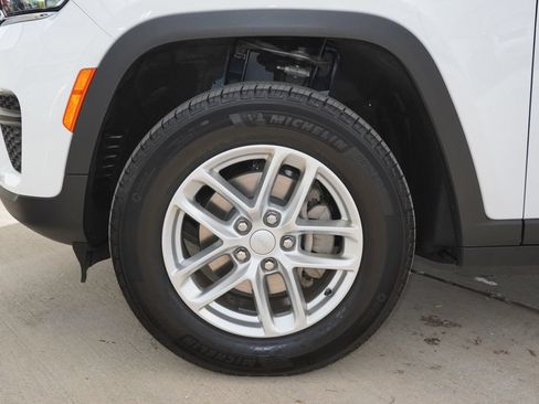Used 2025 Jeep Grand Cherokee Laredo X AWD/4WD image 12
