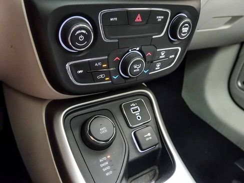 Used 2021 Jeep Compass Latitude w/ Sun and Sound Group AWD/4WD image 20