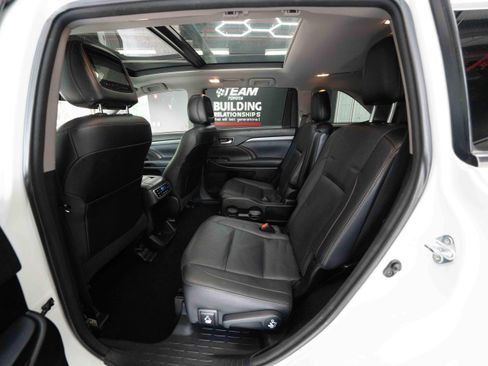 Used 2017 Toyota Highlander Limited Platinum AWD/4WD image 23
