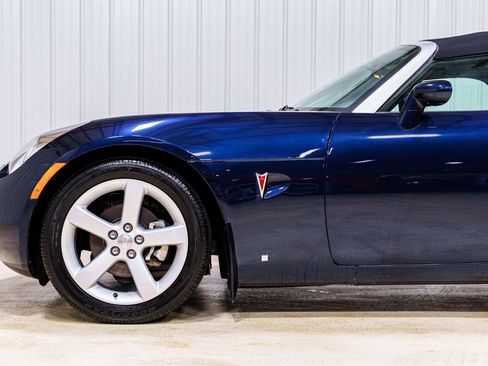 Used 2006 Pontiac Solstice Convertible w/ Premium Package image 3