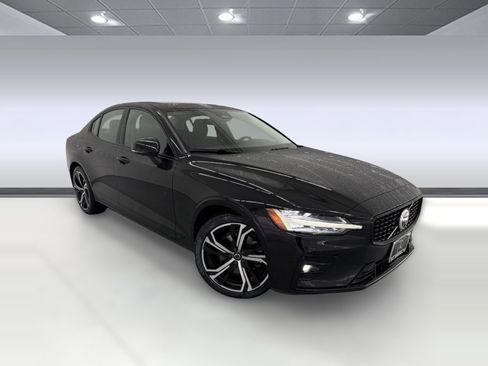 Used 2025 Volvo S60 B5 Plus image 6