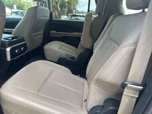 Used 2024 Ford Expedition Max XLT image 7