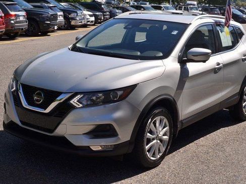 Used 2022 Nissan Rogue Sport SV w/ Technology Package image 4