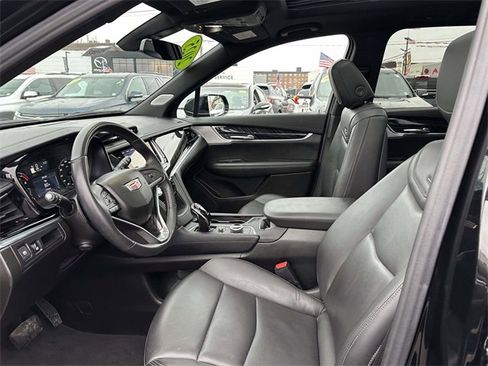 Used 2025 Cadillac XT6 Premium Luxury image 17