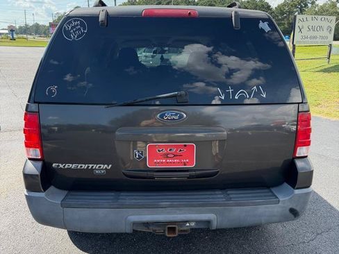 Used 2005 Ford Expedition XLT RWD image 3