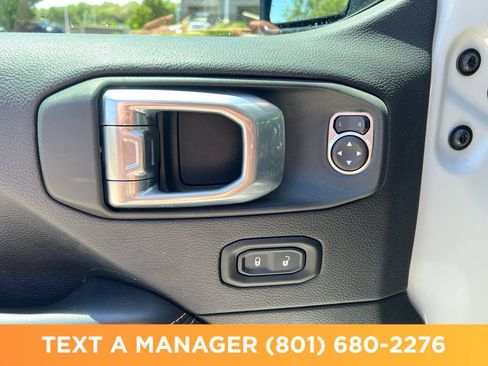 Used 2025 Jeep Wrangler Unlimited Sahara AWD/4WD image 11