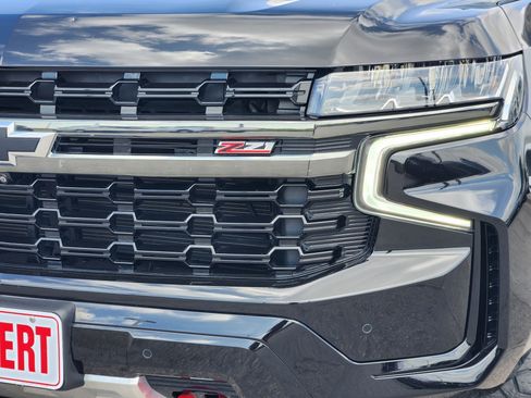 Used 2021 Chevrolet Suburban Z71 w/ Luxury Package AWD/4WD image 8