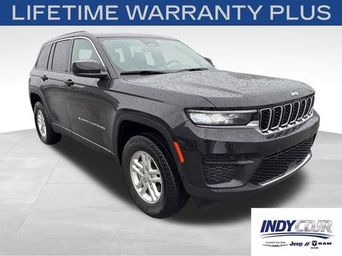 Used 2025 Jeep Grand Cherokee Laredo AWD/4WD image 3