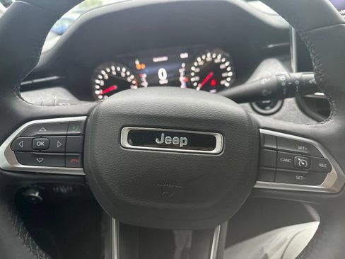 Used 2023 Jeep Compass Latitude AWD/4WD image 10