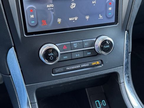 Used 2024 Ford Edge Titanium image 24