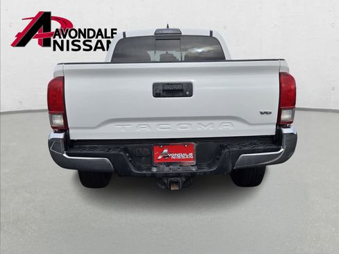 Used 2017 Toyota Tacoma TRD Off-Road image 5