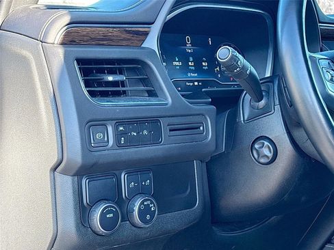 Used 2023 Chevrolet Suburban Premier image 10