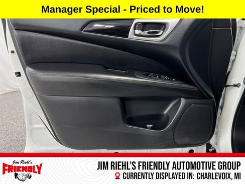 Used 2018 Nissan Pathfinder SV image 10
