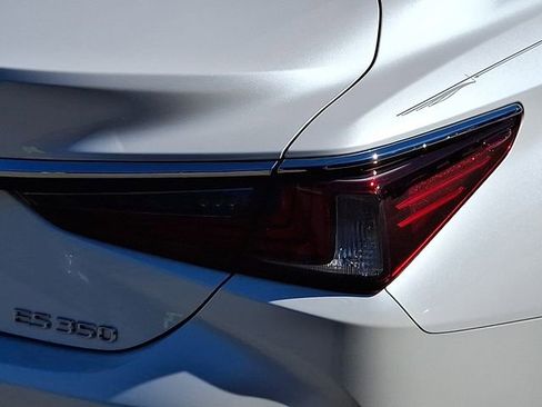 Used 2024 Lexus ES 350 image 12