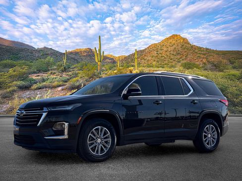 Used 2023 Chevrolet Traverse LT FWD image 6