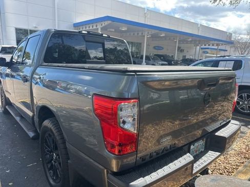 Used 2018 Nissan Titan SV w/ SV Convenience Package image 18