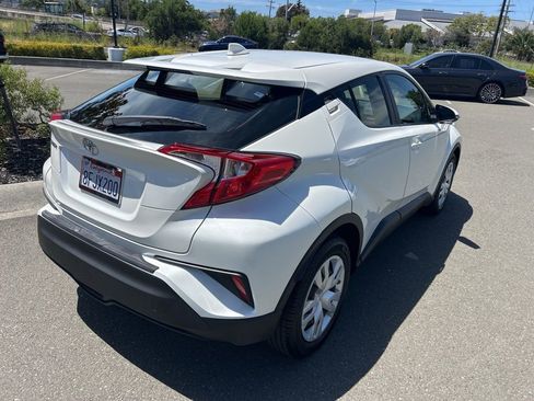 Used 2019 Toyota C-HR LE FWD image 5