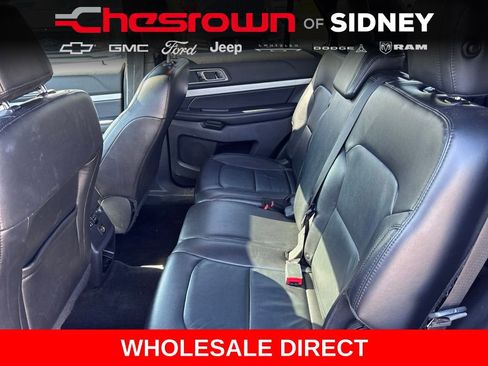 Used 2017 Ford Explorer XLT w/ Equipment Group 202A AWD/4WD image 27