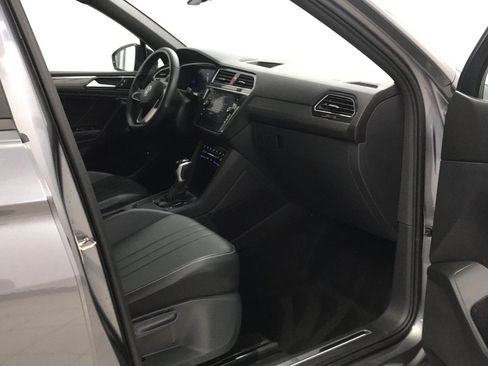 Used 2024 Volkswagen Tiguan SE R-Line FWD image 18