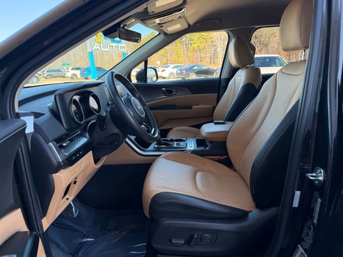 Used 2024 Kia Carnival LX image 14