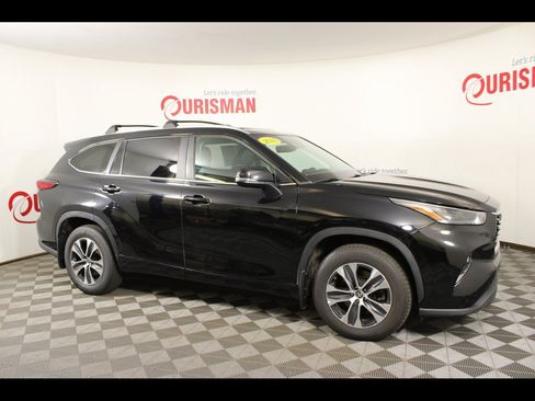 Used 2023 Toyota Highlander XLE AWD/4WD image 11