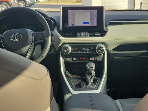 Used 2023 Toyota RAV4 XLE Premium image 17