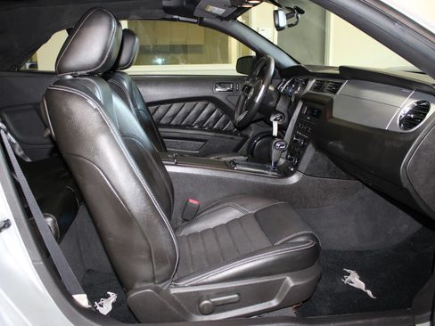 Used 2010 Ford Mustang GT RWD image 24