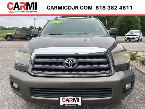 Used 2016 Toyota Sequoia SR5 AWD/4WD image 2