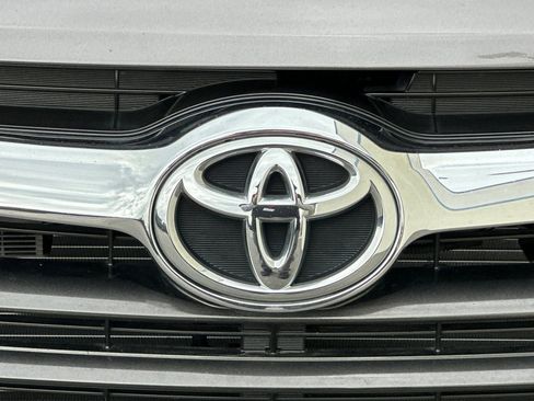 Used 2016 Toyota Highlander Plus w/ Preferred Accessory Package FWD image 38