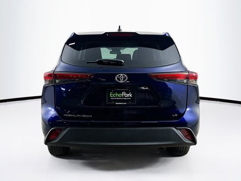 Used 2022 Toyota Highlander LE FWD image 7