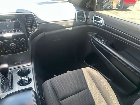 Used 2019 Jeep Grand Cherokee Laredo RWD image 13