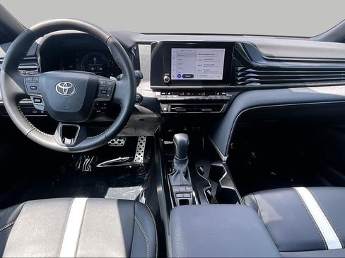 Used 2026 Toyota Camry Hybrid w/ Convenience Package FWD image 16
