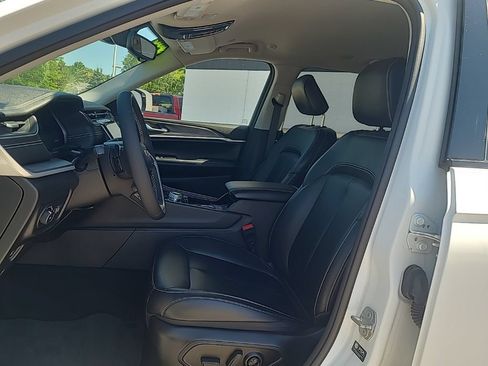 Used 2023 Jeep Grand Cherokee L Limited AWD/4WD image 10