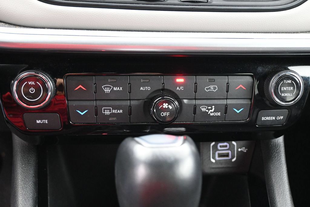 Used 2025 Jeep Compass Limited AWD/4WD image 25