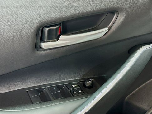 New 2025 Toyota Corolla SE image 18