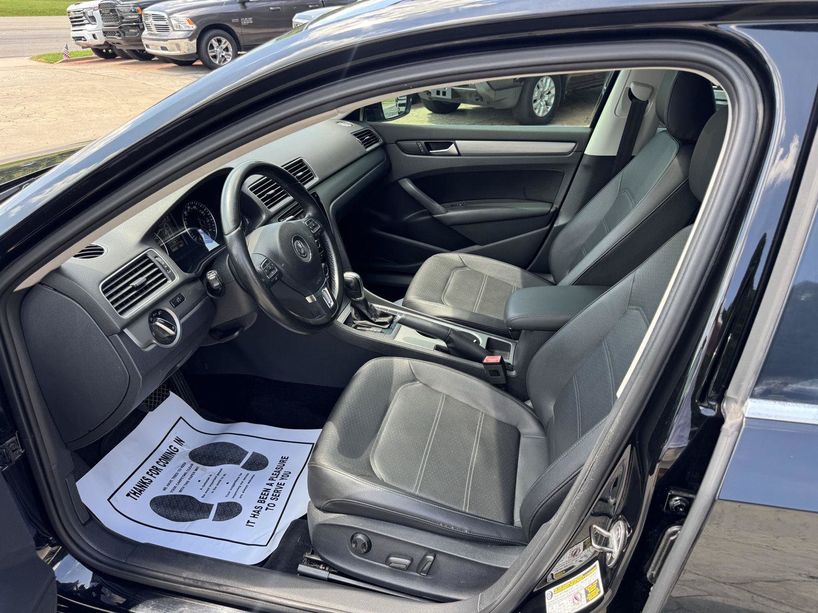 Used 2014 Volkswagen Passat TDI SE FWD image 2