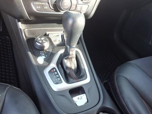 Used 2015 Jeep Cherokee Trailhawk w/ Trailer Tow Group AWD/4WD image 12