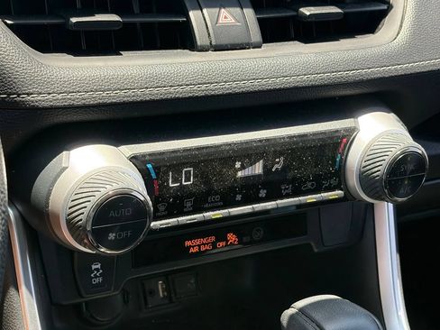 Used 2019 Toyota RAV4 XLE AWD/4WD image 10