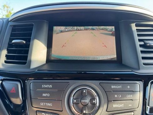 Used 2016 Nissan Pathfinder SV w/ SV Cold Weather Package AWD/4WD image 33